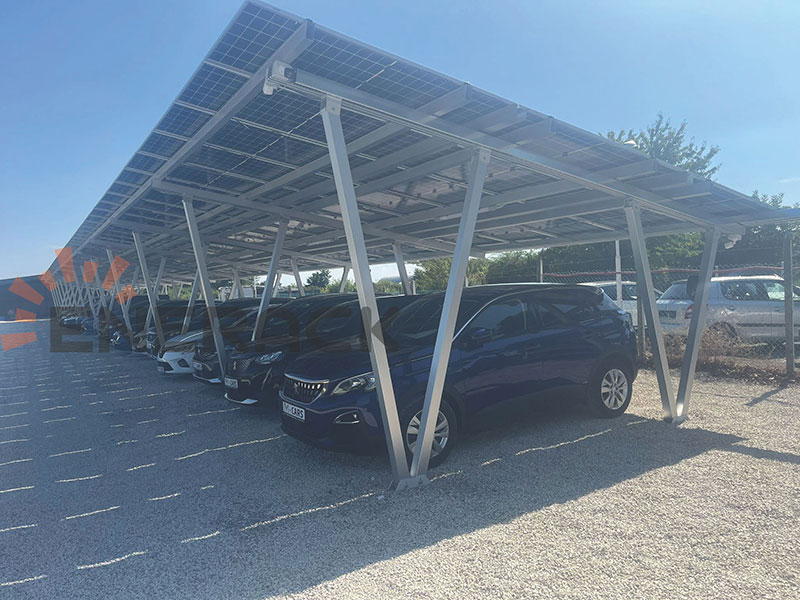 Hervorragende Carport-Konstruktion komplett aus Aluminium in Kroatien