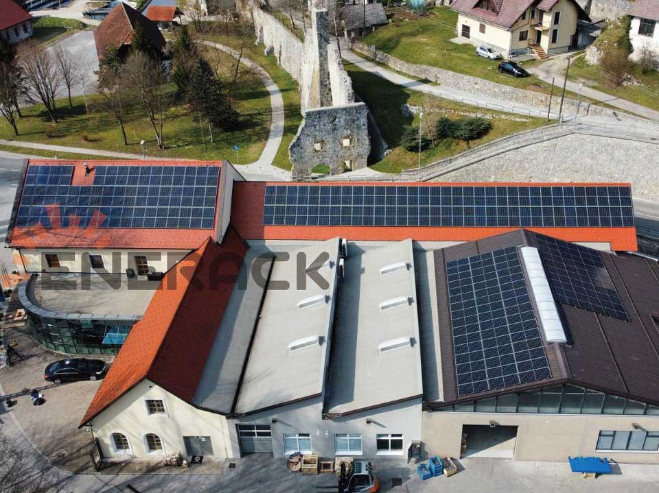 100KW T20 Ziegeldachhakensystem & D10 Blechdachsystem in Slowenien