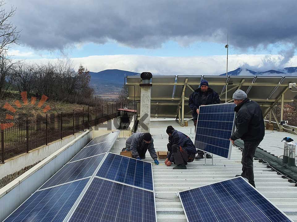 35 kW Ost- und West-Schiebedachsystem in Bulgarien